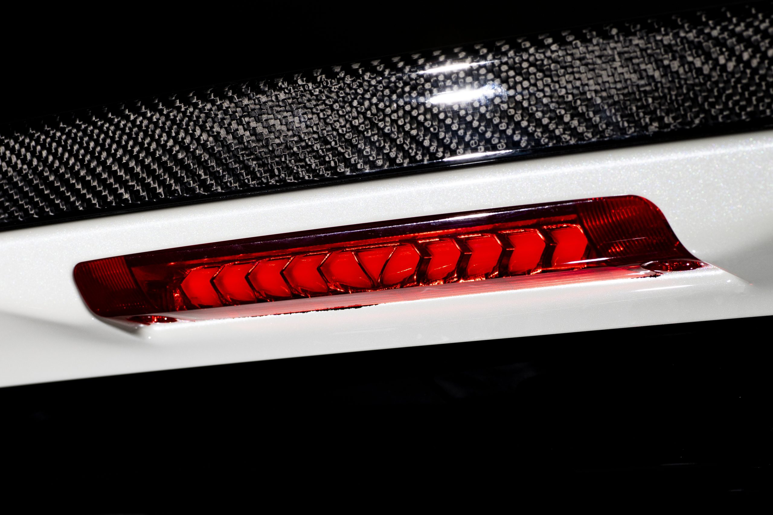 AV-047 シーケンシャルハイマウントストップランプ